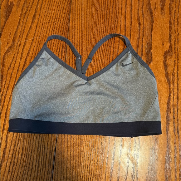Nike sports bra bundle - Picture 5 of 7